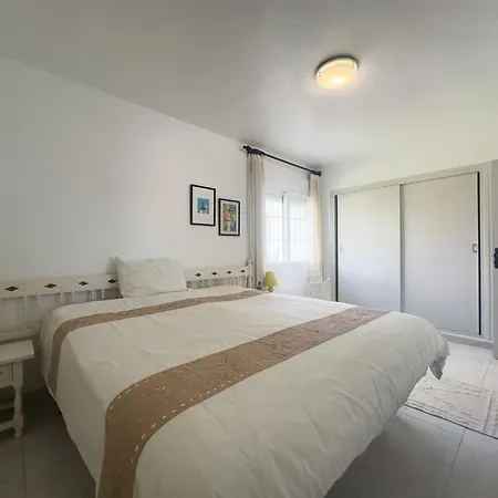 Beachfront Playa Flamenca 펜션 *