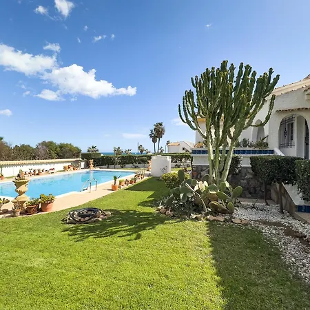 Beachfront Playa Flamenca 펜션 *